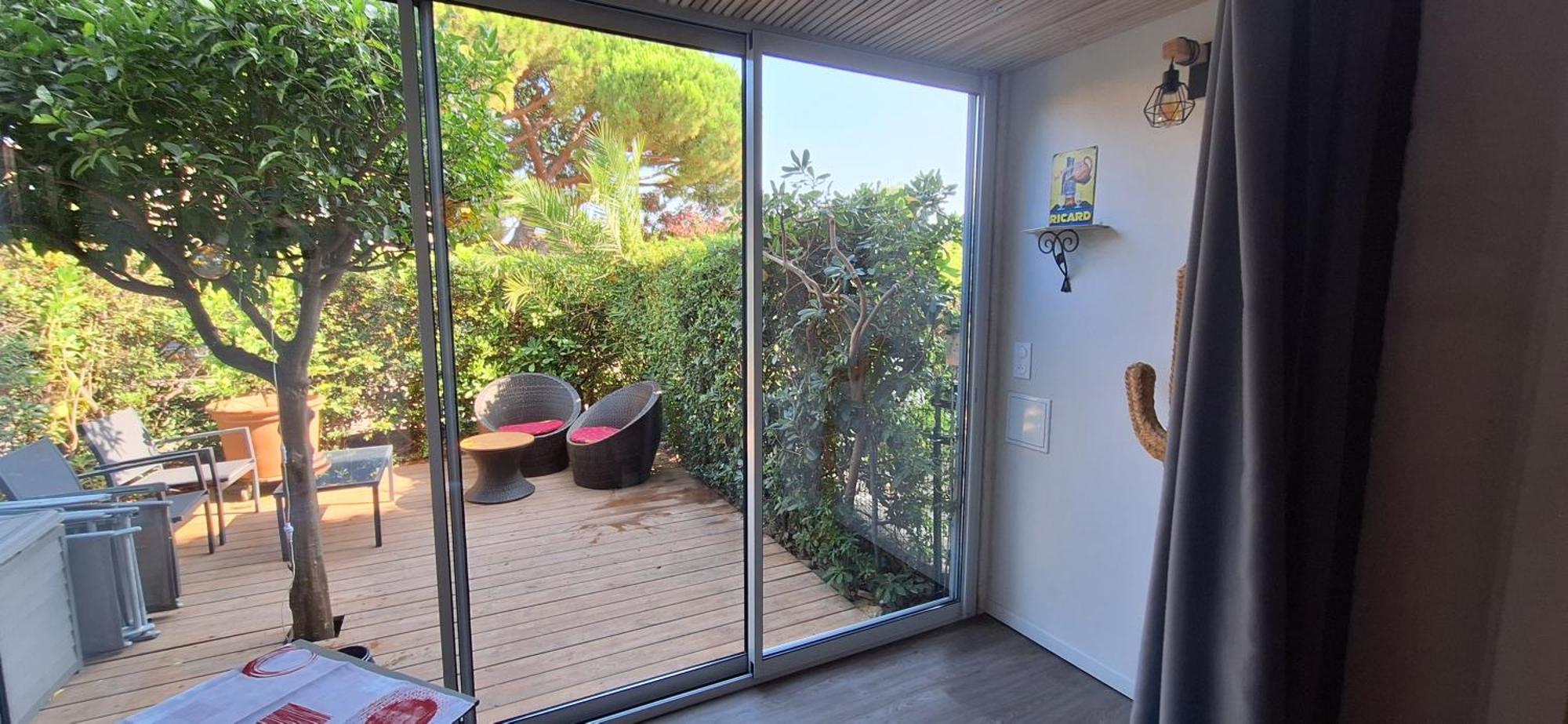 Studio Le Grand Large: Tranquil Port-Side Retreat with Terrace Saint-Mandrier-sur-Mer Exterior photo
