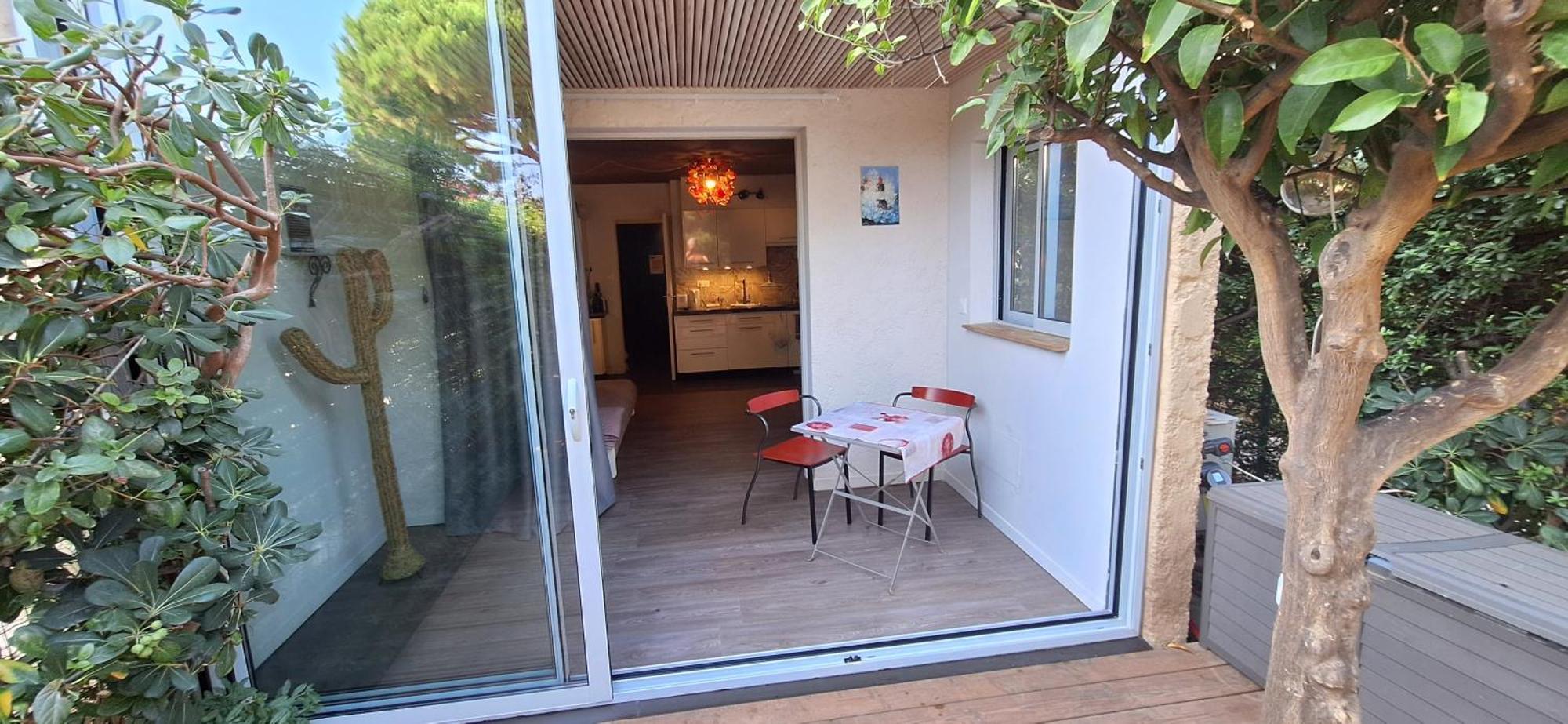 Studio Le Grand Large: Tranquil Port-Side Retreat with Terrace Saint-Mandrier-sur-Mer Exterior photo